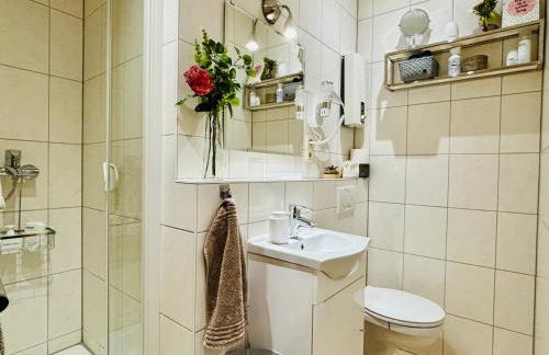 MoonDayHomes - TopLocation I 4Persons I Gallery Maisonette Boutique Apartment PERA - Foto 24