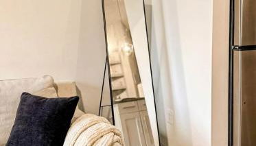 Stunning Lake Views | DART Train | Gym & Pool - Foto 5