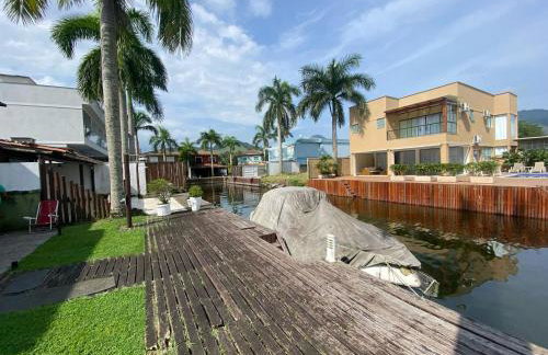 Casa com deck navegável e jacuzzi em Angra dos Reis RJ - Praia da Ribeira - Foto 8