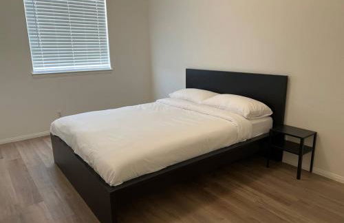 Extended Stay 3 or 4 Beds Cozy Smart Home Living - Photo 13