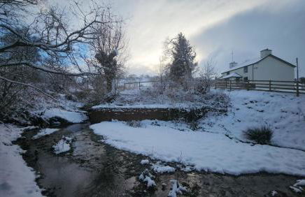 Cwm Uchaf Holiday Home, hot tub and horse view! - Photo 28