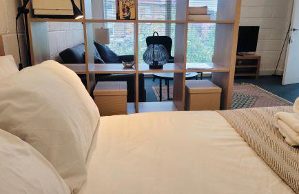 Sunny and spacious studio near the station - Photo 7