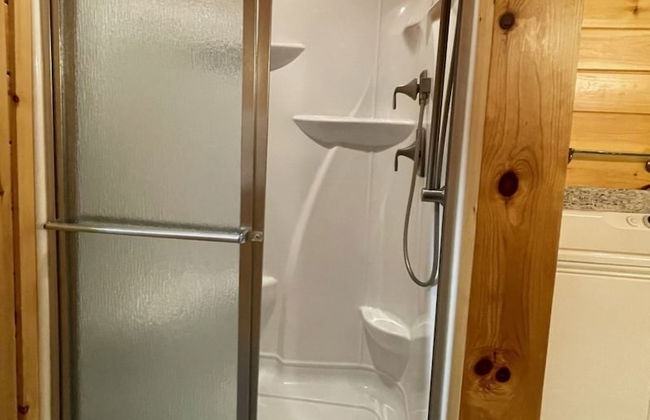 Nature lovers dream! Steps from fishing plus 140 acres of hiking! 4 Bedroom Home by RedAwning - Foto 18