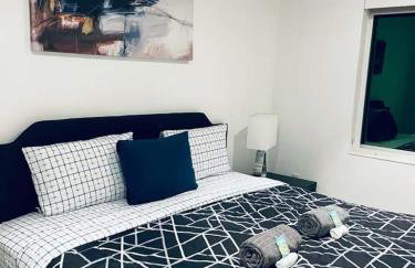 Spacious entire Apartment with Free Parking - Foto 45