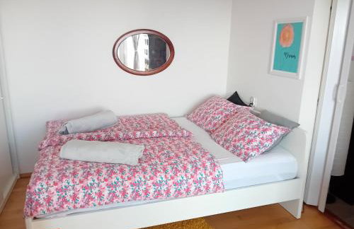 Plesivica Hillside Holiday Home With Hot -tub - Foto 43