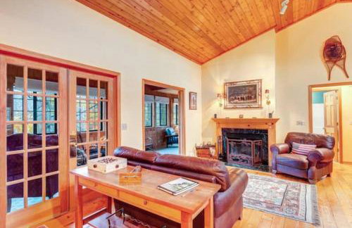 Secluded cabin on 10 acres - hot tub & game room! - Foto 8