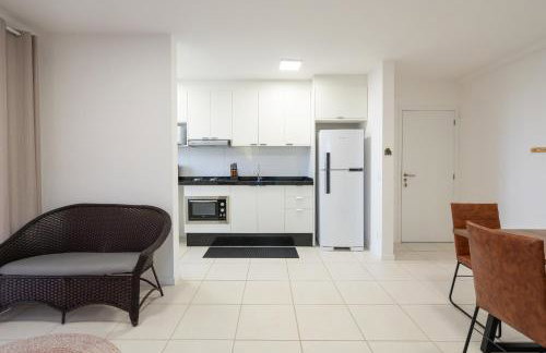 Apartamentos a 150 M DA PRAIA com SACADA, WI-FI, PISCINA, PORTARIA 24h, PLAYGROUND e vaga de GARAGEM - Foto 3