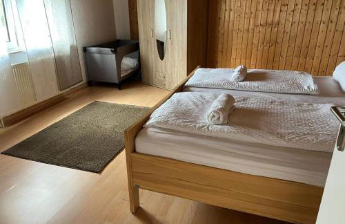 Ruhige freistehender Bungalow mit Parkplatz - Foto 1