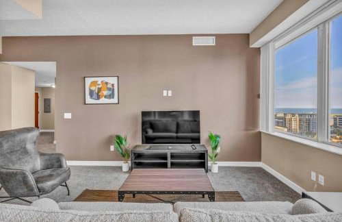 LAKE VIEW Sky-Suite in the Heart of Downtown! - Photo 9