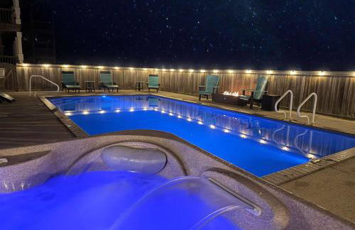 Blue Moon - LUX Oceanfront Pool Hot Tub Theater - Photo 4