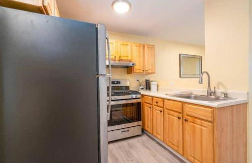 Gorgeous Waterfront 2 Bedroom 1 Bath Modern Home. - Foto 6