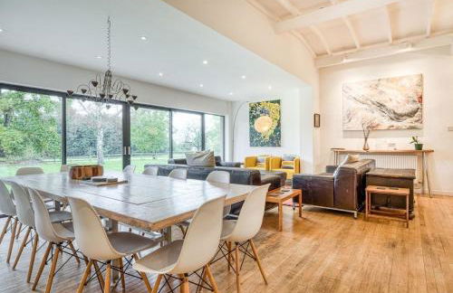 Stunning 6 Bedroom with Swimming Pool & Sauna! - Foto 1