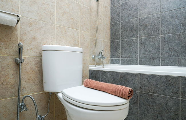 Cozy and Minimalist 2BR at Marbella Kemang Apartment - Foto 15