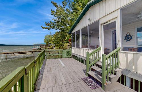 2BR Lakeside Home with Patio, Porch and AC - Foto 4