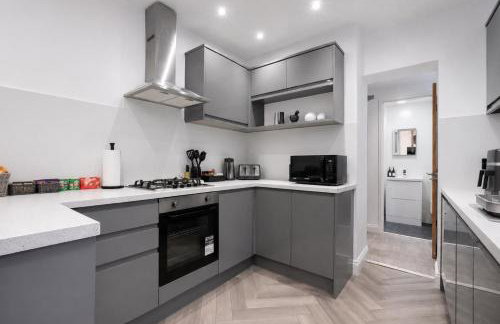 The Manchester Haven Sleeps 10 Near City Centre Breakfast hamper included - Photo 16