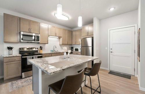 Washer & Dryer with Free Underground Parking with a Pool - Foto 3