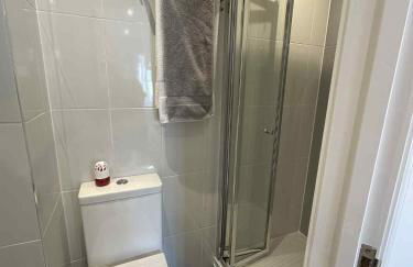 Brain Properties Limited - Contractor and Leisure Stay 4 Bedroom all ensuite house with Parking - Photo 22