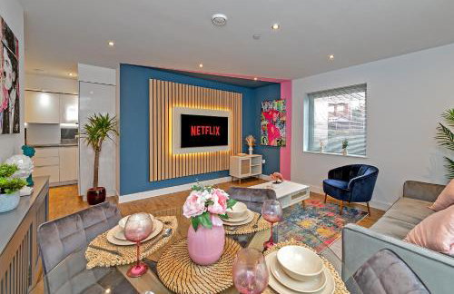 SUPERIOR AIRPORT SUITE, FREE Parking, Stylish, BALCONY, Two Bathrooms, Close To Airport, Station & Centre - Foto 34