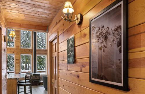 Alpine Retreat at Snoqualmie Pass- 5-Min to Slopes, Private Creek, BBQ, Fireplace, Smart TVs, Kids Games, Hi-Speed Wi-Fi - Foto 19