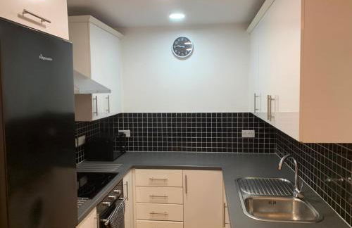 Cozy Entire Apartment with Free onsite Parking, 2-Min Walk to Barking Station - Foto 8