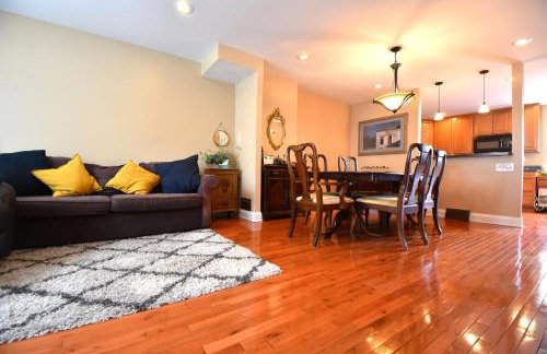 Tuscany 2900 - Classic Italian Style 3BR w Parking near Airport - Foto 28