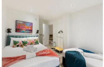 A Splash of Color: Spacious & Funky 3-BR Flat - Foto 11