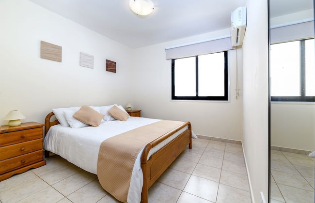 2 bed Apartment Overlooking Pool - Oroklini - Foto 2