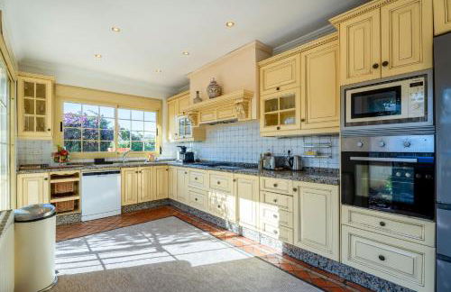 VACATION MARBELLA I Villa Bosquecito, Giant Private Heated Pool, 4min to the Beach, 6 BR, Spacious Villa - Foto 47