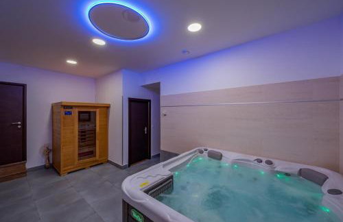 Villa Luna Tinjan, Pool and Wellness - Photo 29