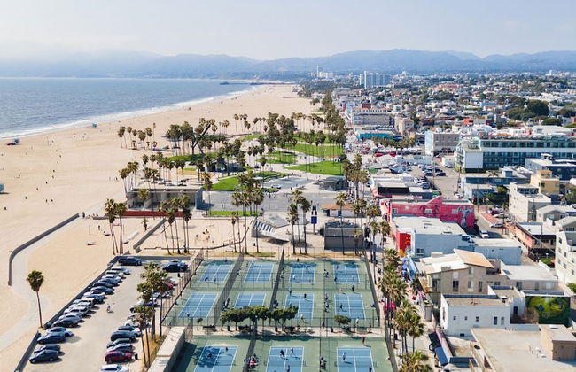 Venice View by Avantstay Walk to Venice Beach Rooftop, Ice Bath, Luxe Design - Photo 44