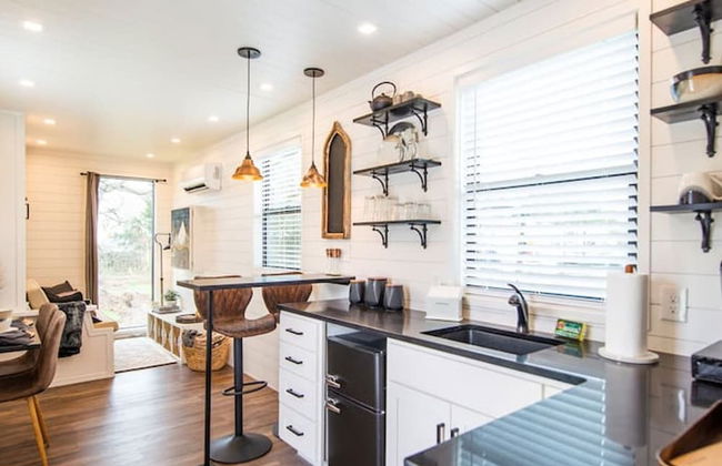 The Newtonian Tiny Container Home Near Magnolia - Foto 2