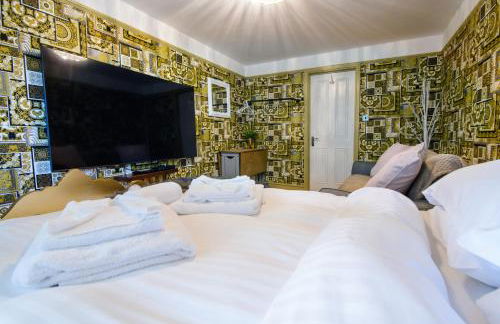 Deluxe 2 Bed Versace Bungalow Hot Tub, Sky TV, Cinema Screen Saffron Walden - Foto 22