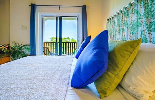 Nianna Coral Bay Gorgeous Townhouse 2 - Photo 4