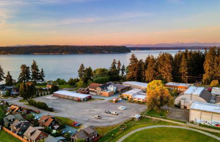 Sunny Backyard Fireplace Coastal Access in Peaceful Neighborhood Near Shopping - Photo 28