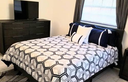 Whole House+Renovated+Pool+Lanai+BBQ+Close to All - Foto 34