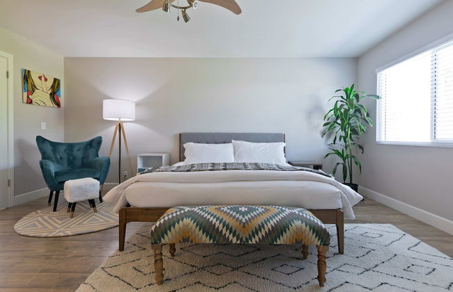 Modern Home w Private Pool Spa Pets Welcome - Photo 31