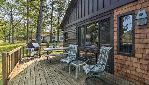 Lake Livin Cozy Cabin with Dock, Bar, 2 Kayaks - Foto 2