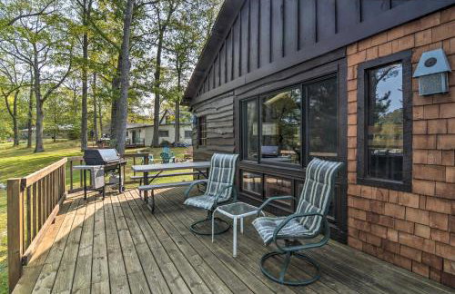 Lake Livin Cozy Cabin with Dock, Bar, 2 Kayaks - Foto 2