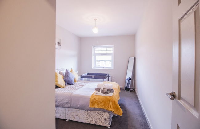 Impeccable 1-bed Apartment in Sunderland - Photo 2