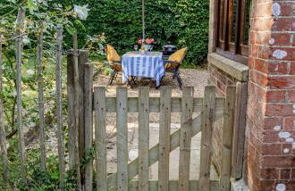 Historic 2 bed gatehouse in private parkland - Foto 16