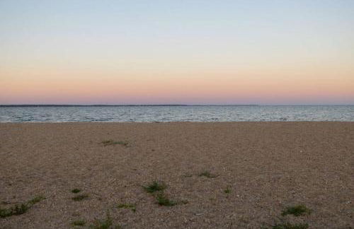 The Lyellton House: Water View, Steps from Beach - Foto 23