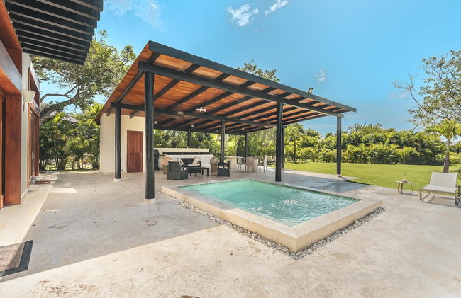 3BR Villa With Tropical Style BBQ Private Pool - Photo 1