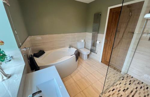 Spacious modern three Bedroom Bungalow ample parking - Foto 40