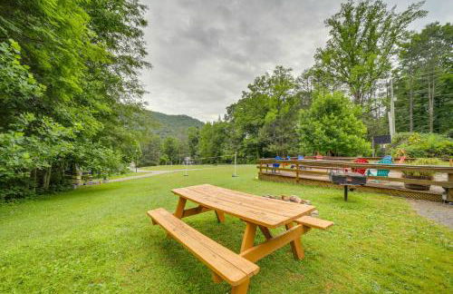 Pet-Friendly Creekside Cabin with Pool Access! - Foto 36