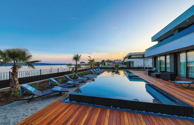 Beachfront Villa Baronessa with Pool - Photo 30