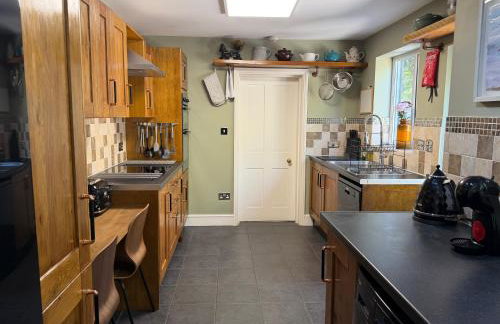 Smart & Comfortable 3-bedroom Victorian house - Photo 10