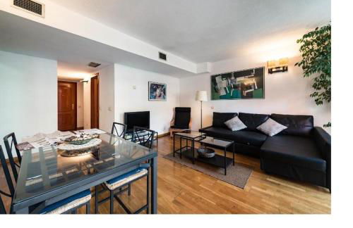 Prado Museum Air - Photo 1