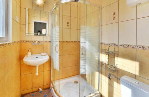 Holiday Home With Fireplace and Private Garden - Foto 23