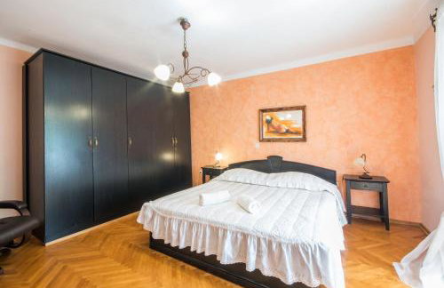 Villa Giovanna, a charming Villa with pool in a beautiful landscaped garden - Foto 12