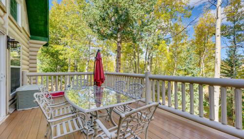 Secluded Log Cabin with Game Room and Forest Views - Foto 3